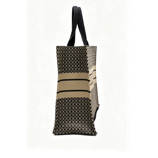 06-1 Side view of structured geometric tote bag showing depth and handle drop Women's Geometric Pattern Tote Bag Structured Top-Handle Handbag